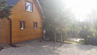 Liptowska chata przy strumieniu