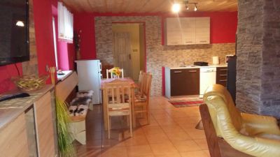 Liptowska chata przy strumieniu